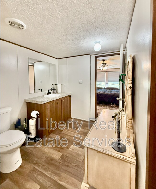 Photo - 45 Logan Ct SE