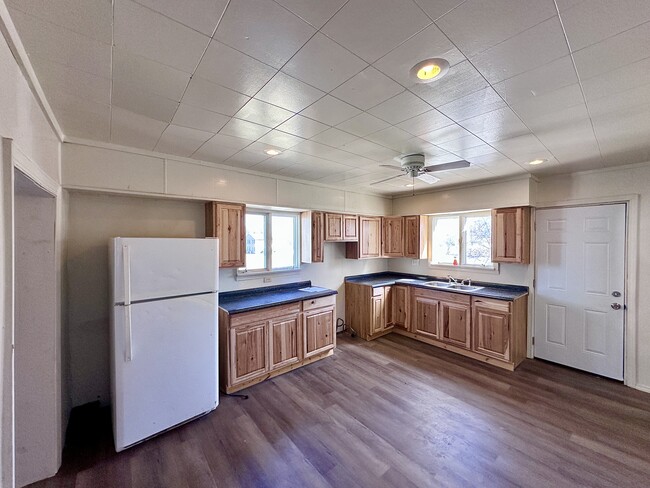 Building Photo - 408 N Cascade St Rental