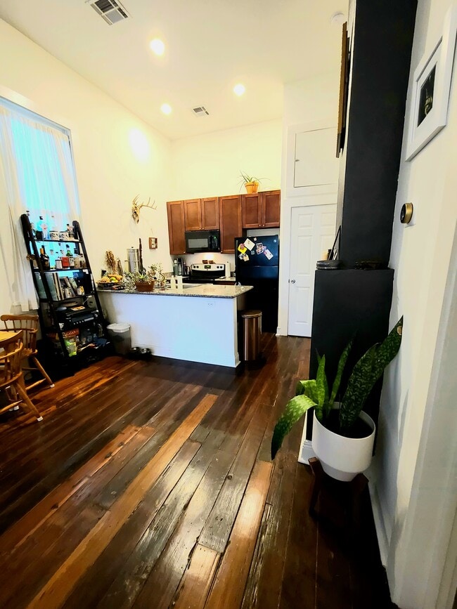 Photo - 410 N Tonti St