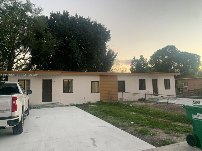 Building Photo - 2238 NW 93rd Terrace Unit A