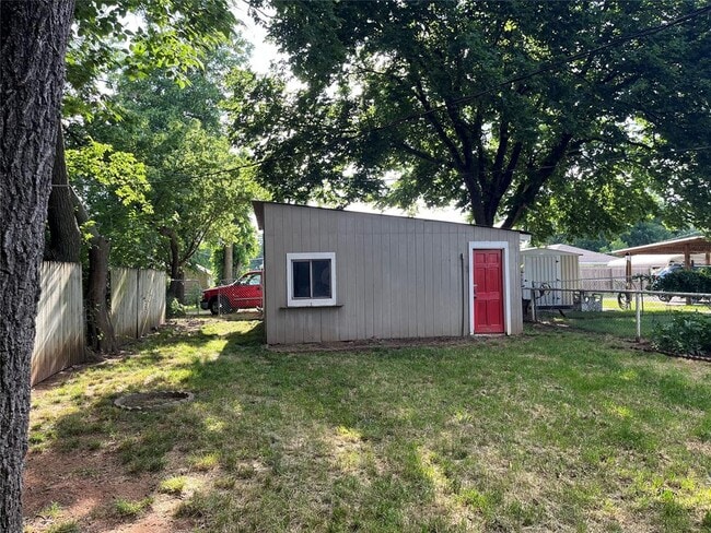 Photo - 312 N 6th St