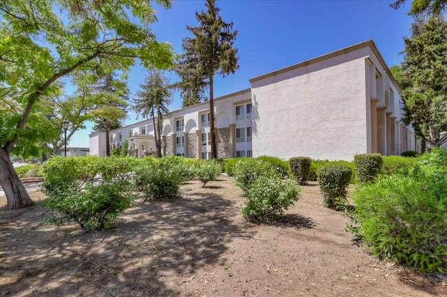 Santa Teresa Apartments