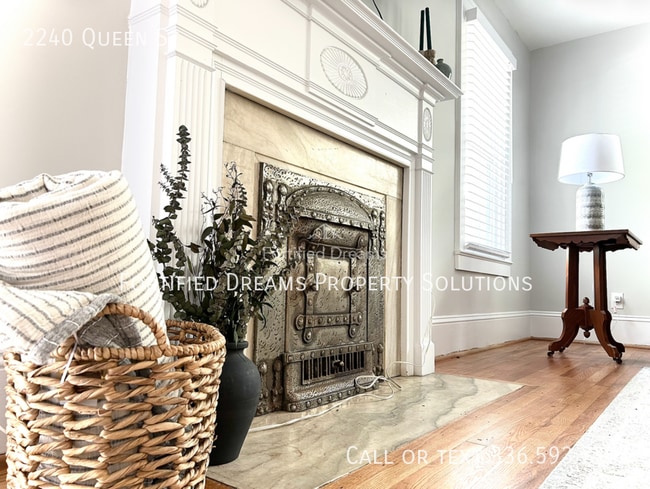 Photo - 2240 Queen St