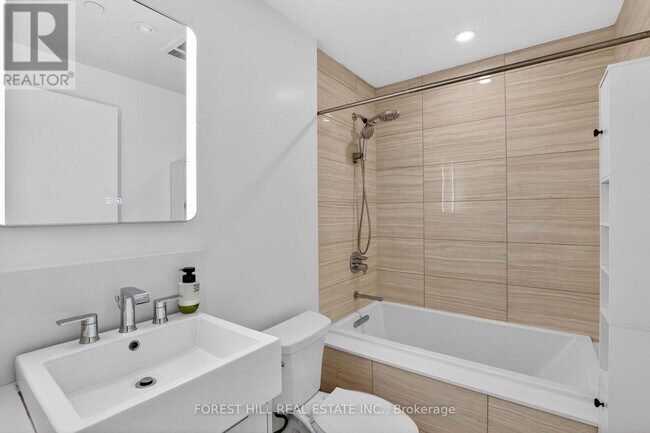 Photo - 170 Avenue Rd Unit 303