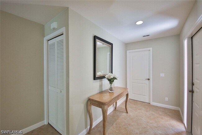 526 Lake Louise Cir Unit 4-403