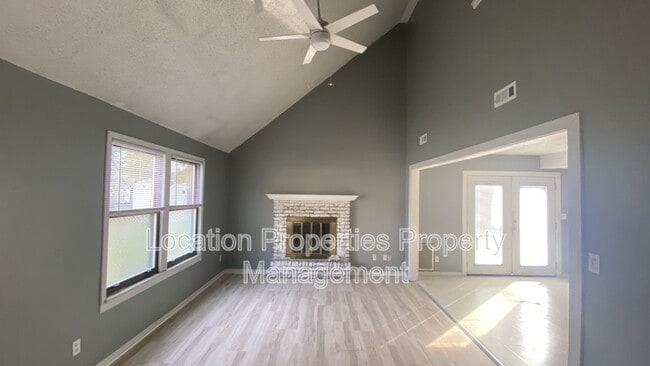 Photo - 331 Clayton Ct