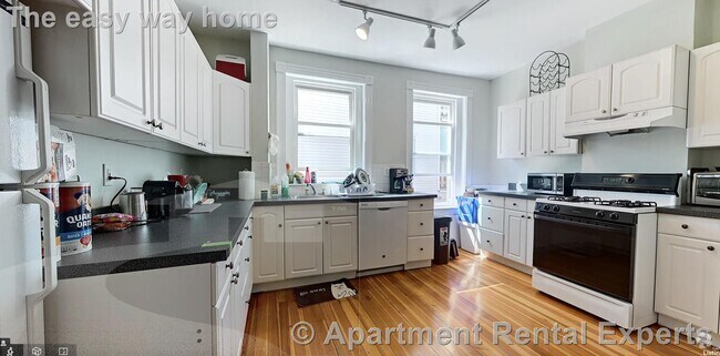 Building Photo - 108 Central St Unit #2L Rental