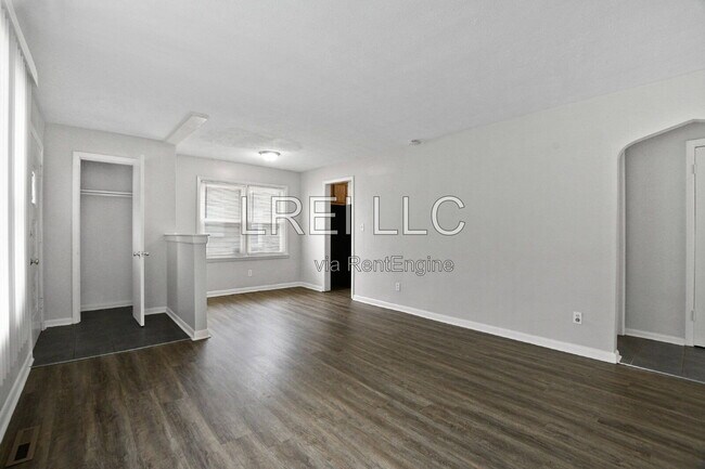 Photo - 2404 Thomas Ave