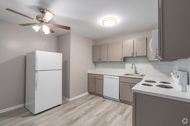 2BR, 1BA - 985SF - Kitchen