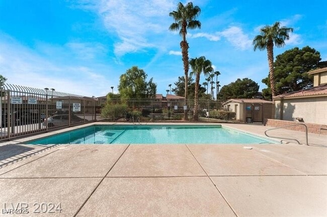 Building Photo - 7200 W Pirates Cove Rd Unit 2108