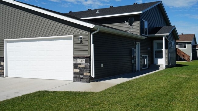 Photo - 2147 Allison Lane West