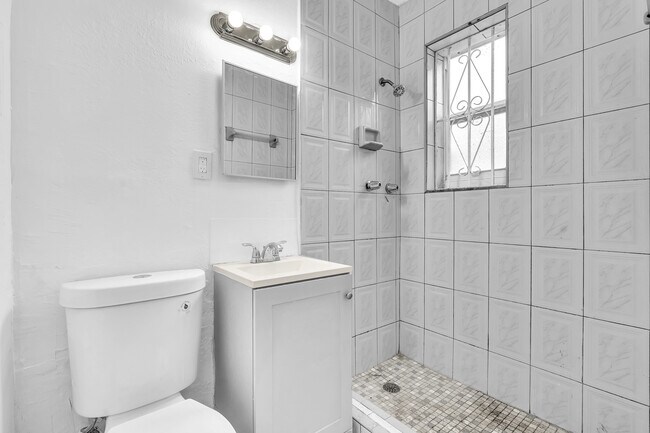 Photo - 250-252 NE 77th St