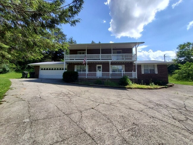 Photo - Sevierville 37862 - Showings begin July 11, 2026 - Fully Furnished! Long term or 3 Month Lease Co...