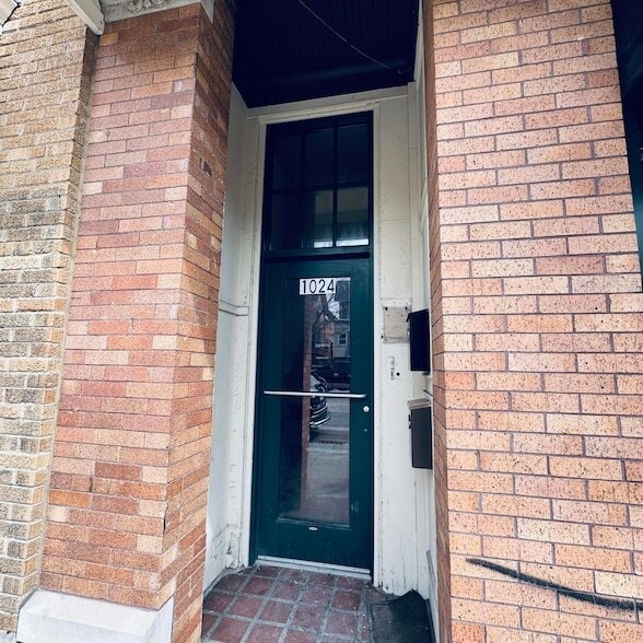Building Photo - 1024 E Brady St