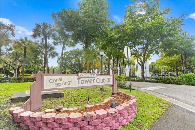 Building Photo - 2701 Riverside Dr Unit 413-B