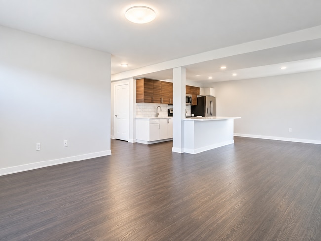 3810 25 Av NW