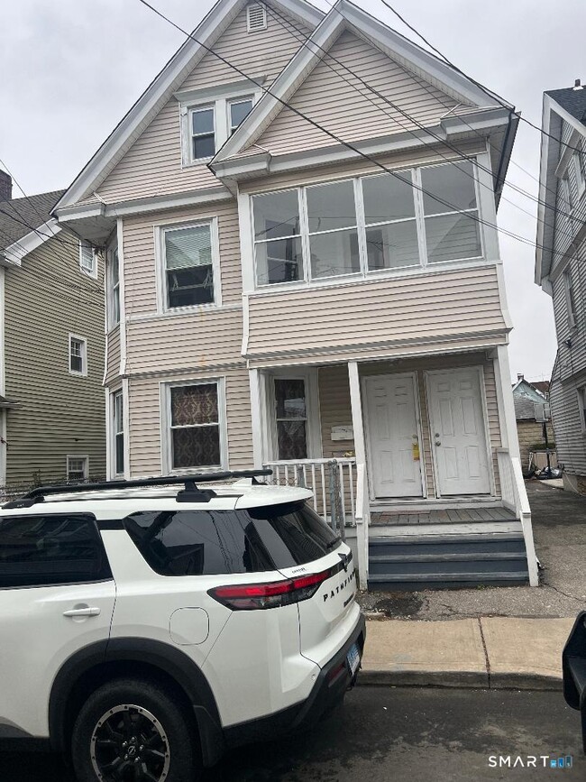 Building Photo - 36-38-38 Pleasant St Unit 2