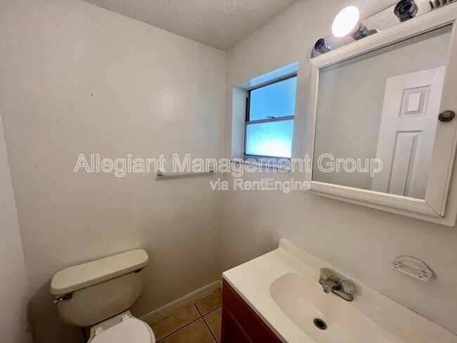 Photo - 624 Royalty Ct Casa Adosada