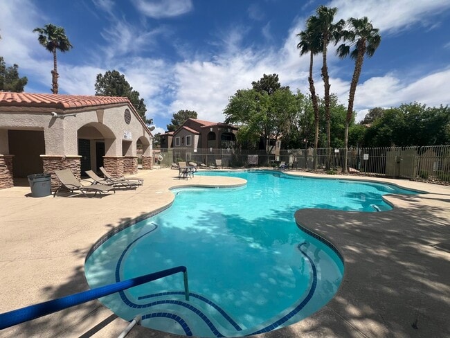 Building Photo - Desert Shores area