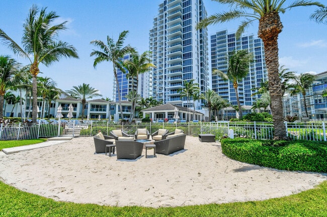 Building Photo - 1 Water Clb Wy Unit Ph2204