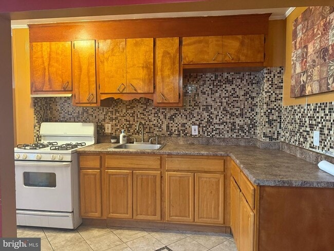 517 Hampden Rd