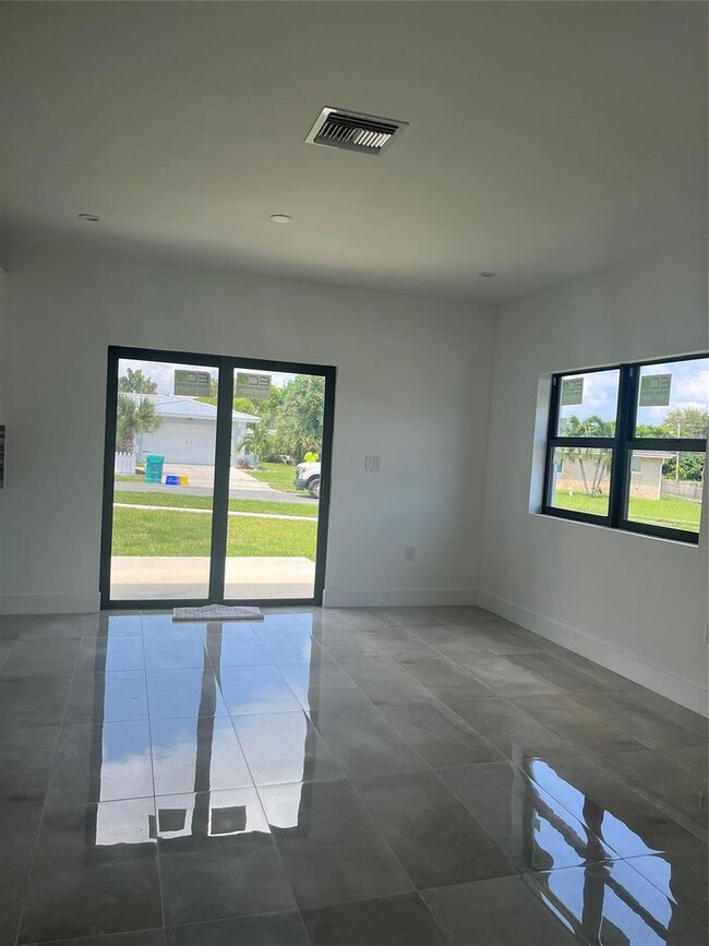 Photo - 2877 SE 1st Ct