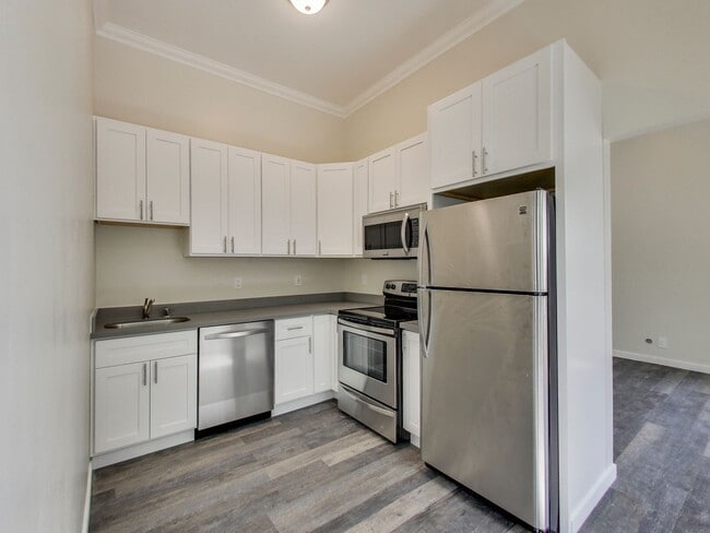 Building Photo - 2228 Union St Unit 102