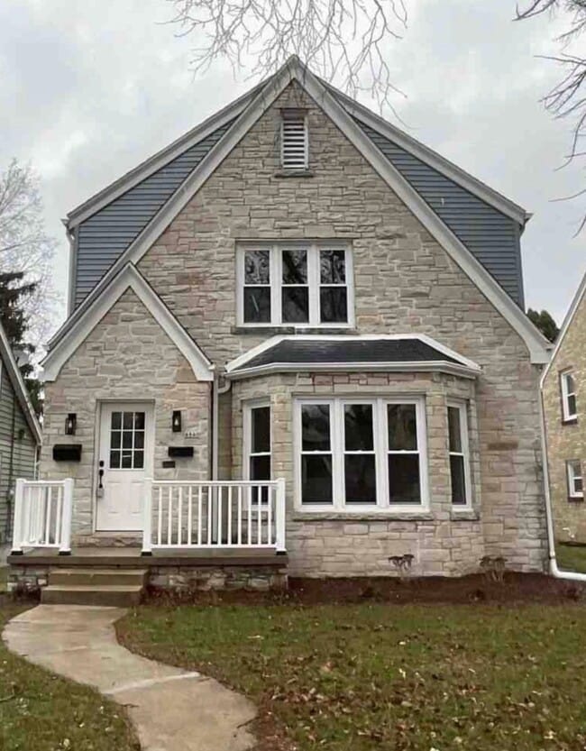 Building Photo - 4642 W Scranton Pl