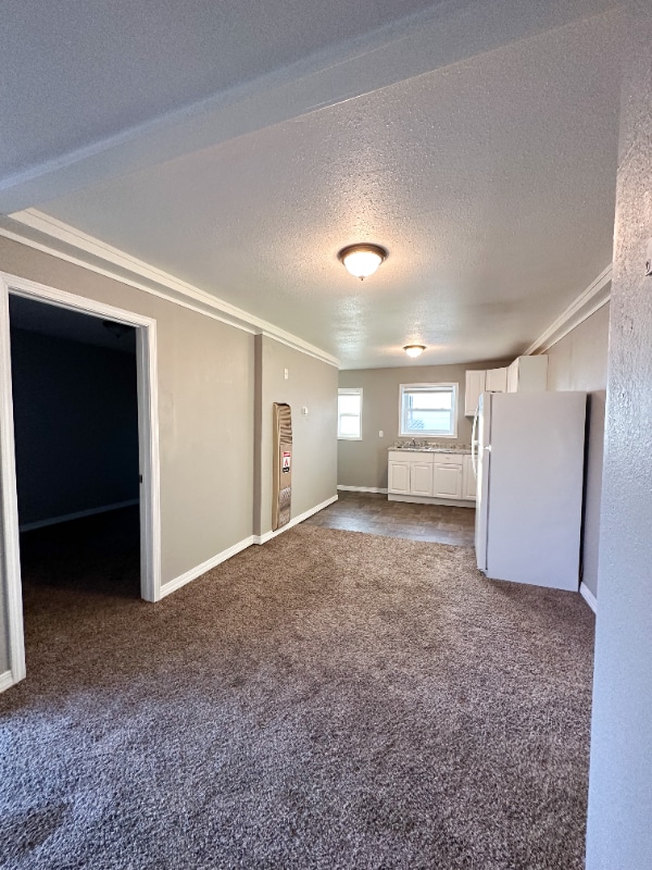 Building Photo - 1209 E 6th St Rental