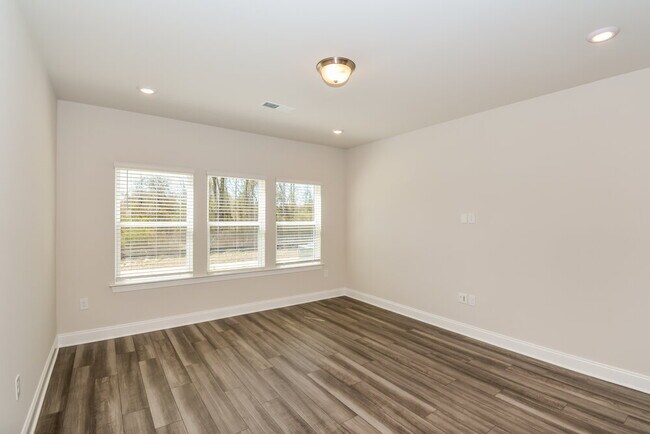 Photo - 3627 Mathewson Way