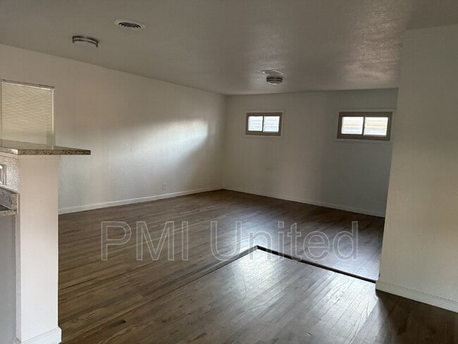 Photo - 224 E Oak Dr