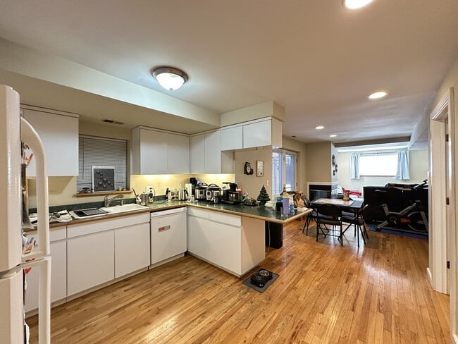 Photo - 3345 N Southport Ave Unit 1