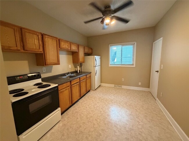 Photo - 330 E 3rd St