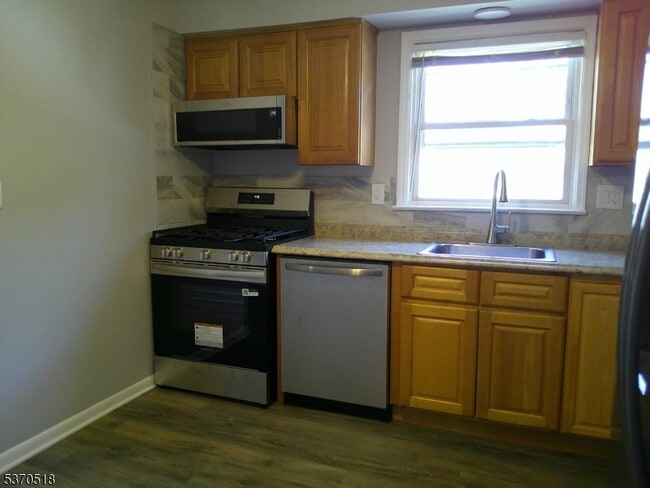 Photo - 1025 Kingswood Rd Unit 2