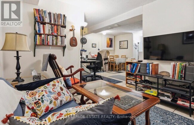 Photo - 1 Saraband St