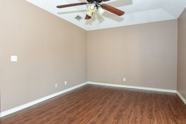 Photo - Nice Three Bedroom Duplex in Commerce in a...