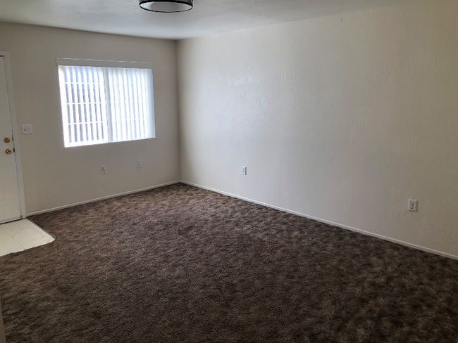 Building Photo - 349 E Hamilton Ave