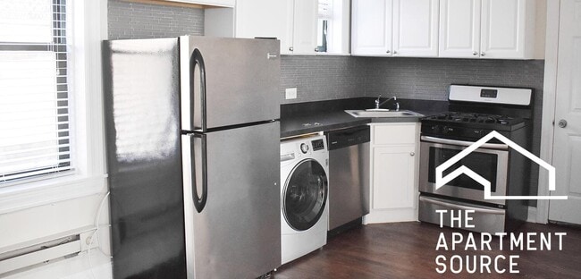 Building Photo - 3841 N Greenview Ave Unit 1W Rental