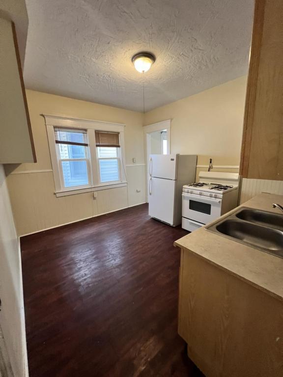 Photo - 1022 Hertel Ave Unit Apt 3