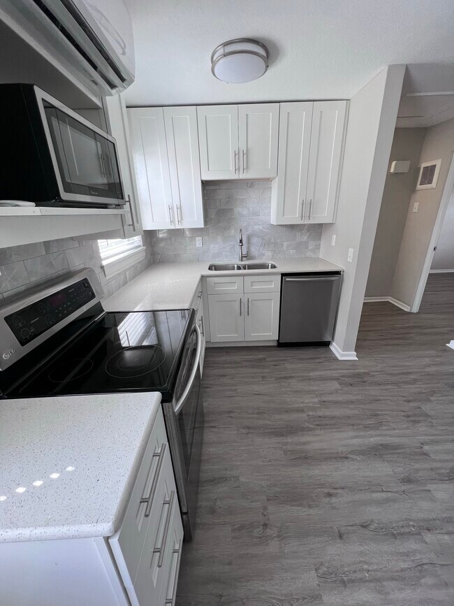 Photo - 1030 Delaney Ave Unit B