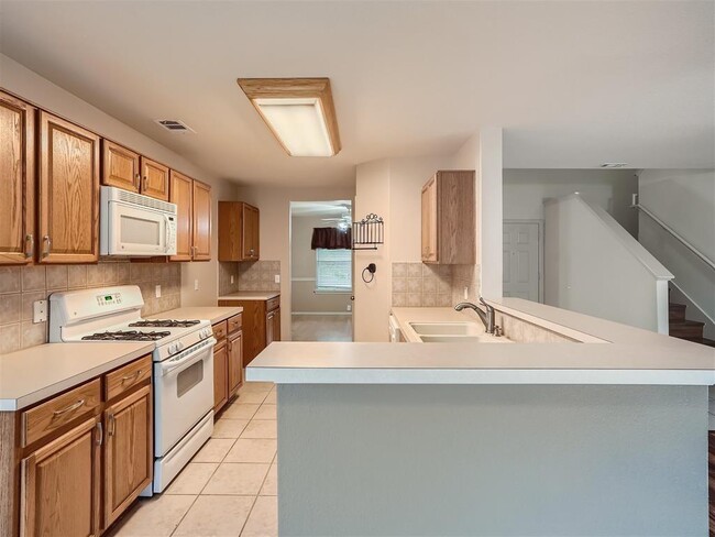 Photo - 215 Spruce Dr
