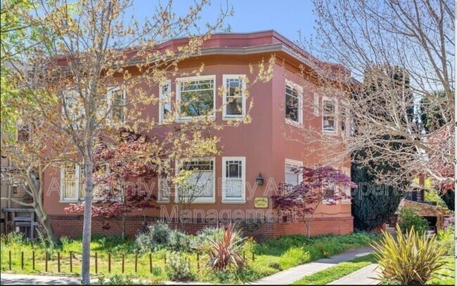 Building Photo - 2632 Hillegass Ave Unit E Rental