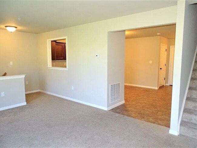 Photo - 945 Woodridge Dr