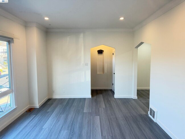 Photo - 175 W Moltke St