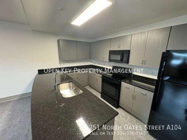 Building Photo - 251 N Oates St Rental