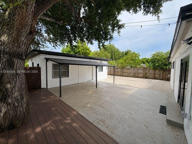 Photo - 165 Lawn Way
