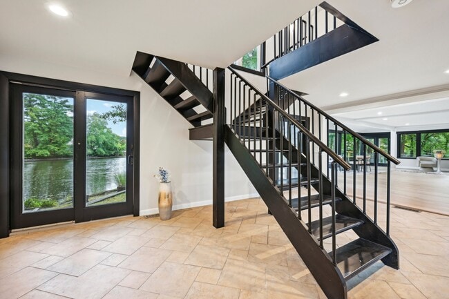 Photo - 10 Oakridge Ave