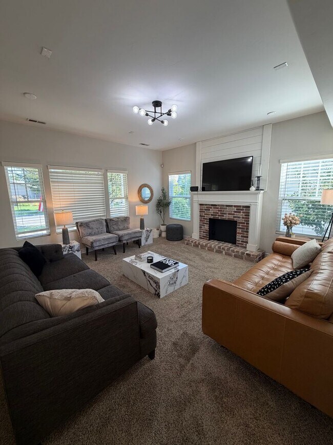 Photo - Beautiful Daybreak Home!!