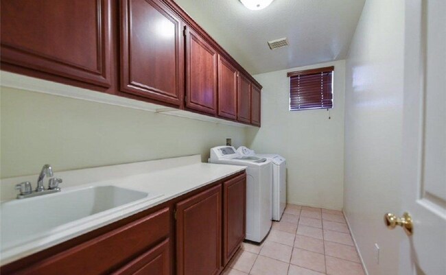 Photo - 4338 Bayhill Ln