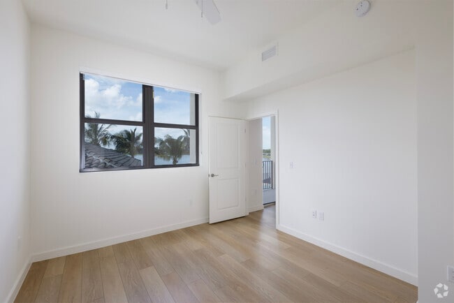 2BR, 2BA - 1044SF - Bedroom